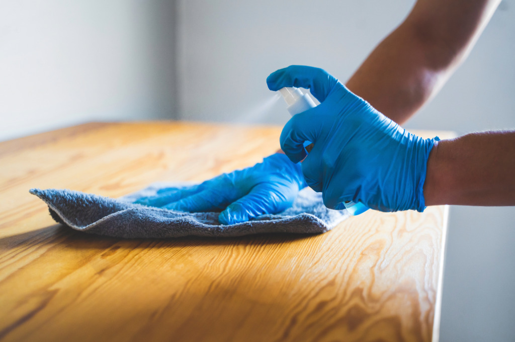 Irodai asztalok fertőtlenítése